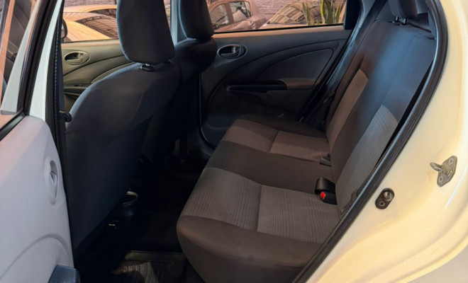 Toyota ETIOS XS  1.3 Flex 16V 5p Mec. 2013 Flex-8