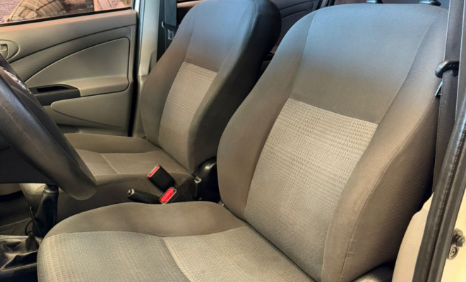 Toyota ETIOS XS  1.3 Flex 16V 5p Mec. 2013 Flex-10