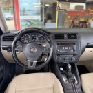 VW - VolksWagen JETTA Comfortline 2.0 T.Flex 8V 4p Tipt. 2013 Flex-6