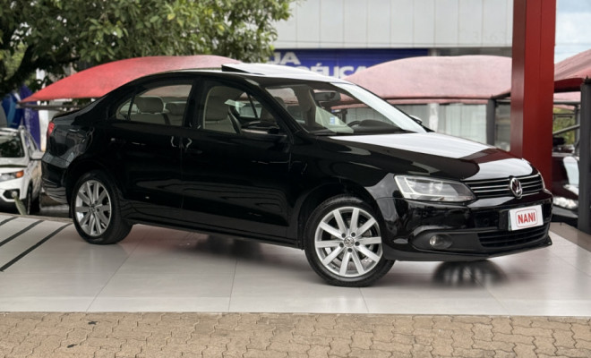 VW - VolksWagen JETTA Comfortline 2.0 T.Flex 8V 4p Tipt. 2013 Flex-1