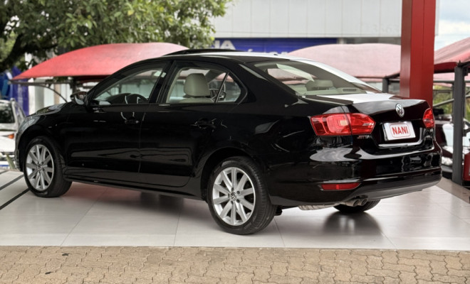 VW - VolksWagen JETTA Comfortline 2.0 T.Flex 8V 4p Tipt. 2013 Flex-4