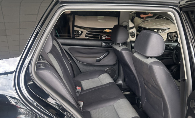 VW - VolksWagen Golf 1.6 Mi Total Flex 8V 4p 2012 Flex-7