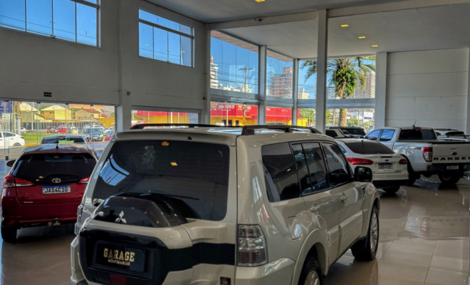 Mitsubishi Pajero HPE Full 3.2 4x4 T.I.Dies. 5p Aut 2016 Diesel-5