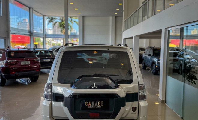 Mitsubishi Pajero HPE Full 3.2 4x4 T.I.Dies. 5p Aut 2016 Diesel-4