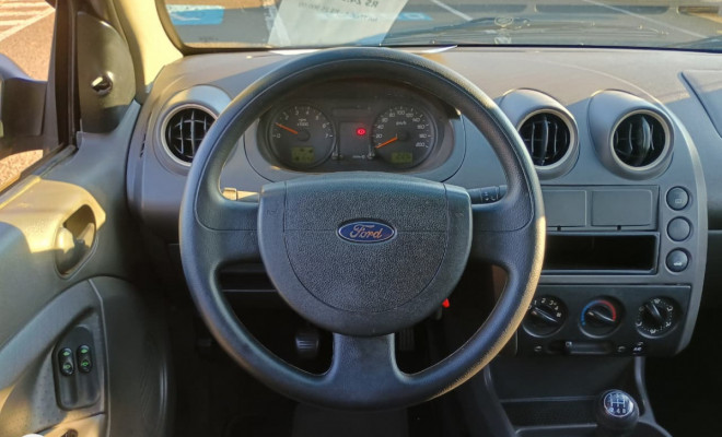 Ford Fiesta Personnalité 1.0 8V 66cv 5p 2007 Flex-8
