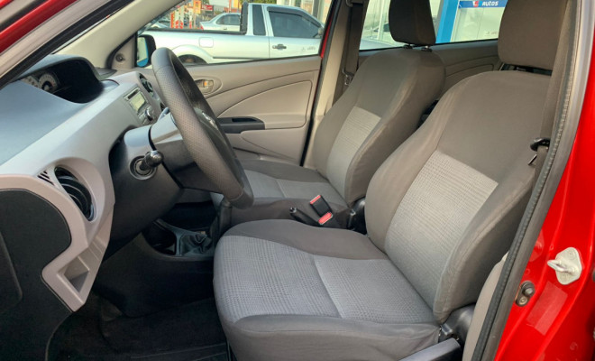 Toyota ETIOS XS  1.3 Flex 16V 5p Mec. 2013 Flex-9