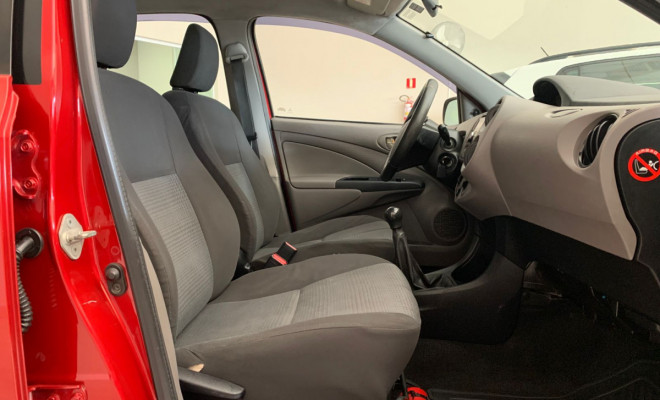 Toyota ETIOS XS  1.3 Flex 16V 5p Mec. 2013 Flex-12
