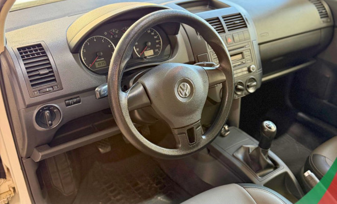 VW - VolksWagen Polo 1.6 Mi/S.Ouro 1.6 Mi Tot.Flex 8V 5p 2013 Flex-4