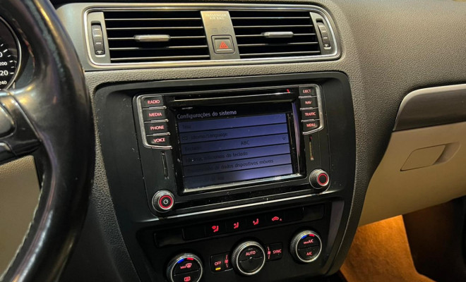 VW - VolksWagen JETTA Comfortline 1.4 TSI 16V 4p Aut. 2016 Gasolina-13