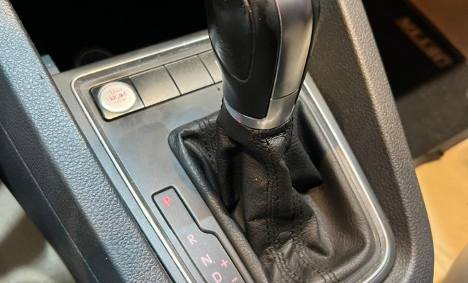 VW - VolksWagen JETTA Comfortline 1.4 TSI 16V 4p Aut. 2016 Gasolina-12