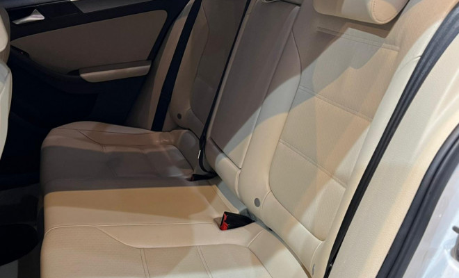 VW - VolksWagen JETTA Comfortline 1.4 TSI 16V 4p Aut. 2016 Gasolina-11