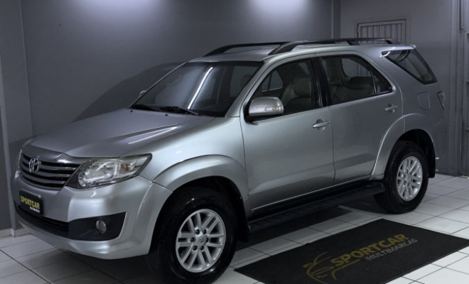 Toyota Hilux SW4 SR 4x2 2.7/ 2.7 Flex 16V Aut. 2015 Flex