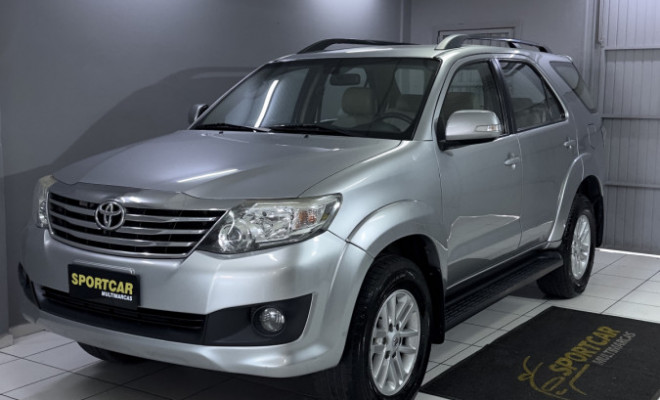 Toyota Hilux SW4 SR 4x2 2.7/ 2.7 Flex 16V Aut. 2015 Flex-0