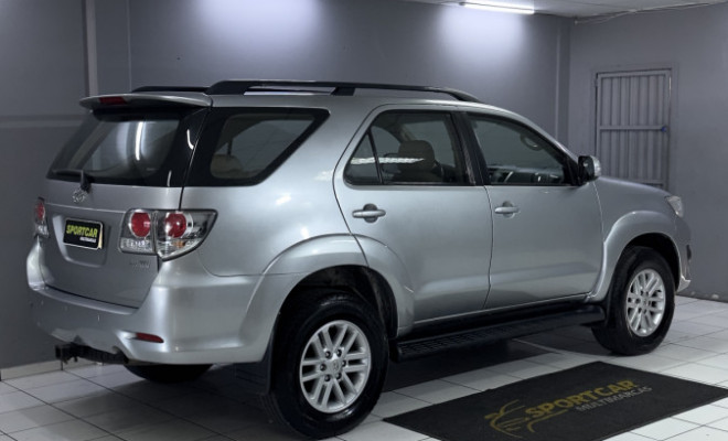 Toyota Hilux SW4 SR 4x2 2.7/ 2.7 Flex 16V Aut. 2015 Flex-8