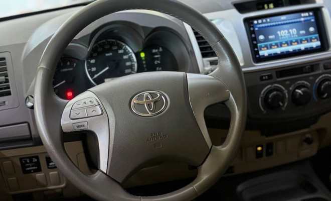 Toyota Hilux CD 4x4 2.7 2013-7