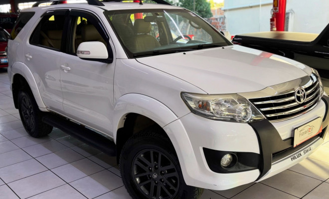 Toyota Hilux CD 4x4 2.7 2013-1