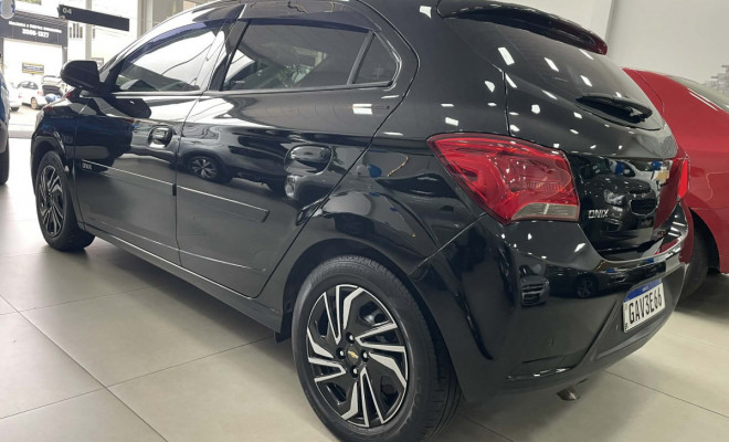 ONIX LT 1.4 Automatico-1