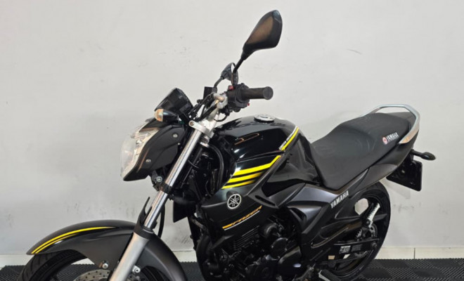 YAMAHA YS 250 FAZER/ FAZER L. EDITION /BLUEFLEX 2014 Gasolina-5