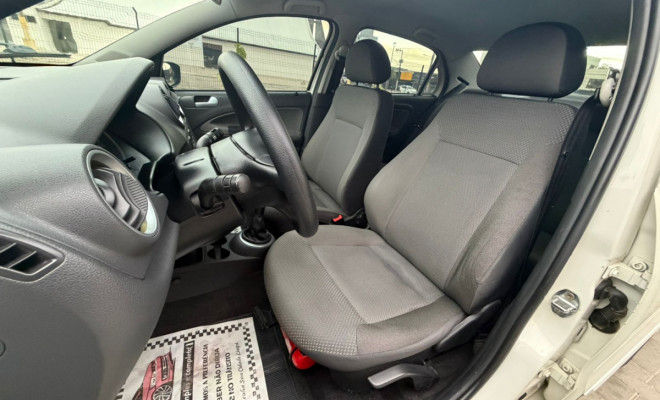 VW - VolksWagen VOYAGE TREND 1.6 Mi Total Flex 8V 4p 2012 Flex-6