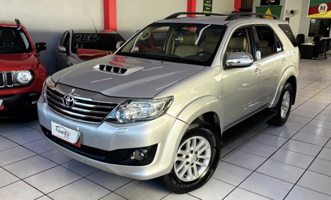 Toyota Hilux SW4 SRV D4-D 4x4 3.0 TDI Aut 2013