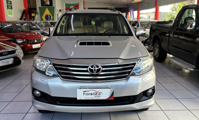 Toyota Hilux SW4 SRV D4-D 4x4 3.0 TDI Aut 2013-0