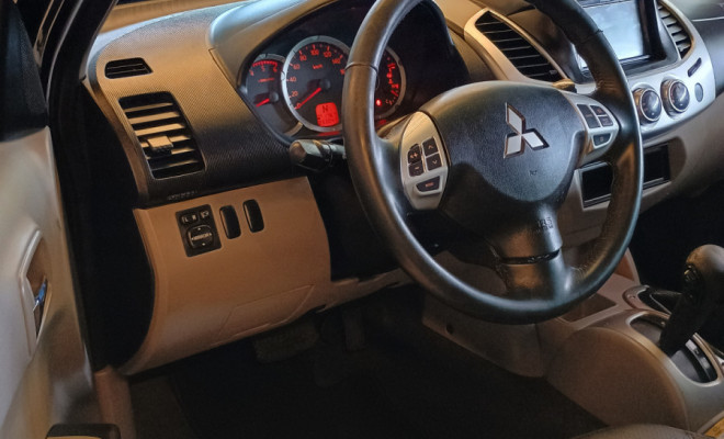 Mitsubishi L200 Triton HPE 3.2 CD TB Int.Diesel Aut 2012 Diesel-7