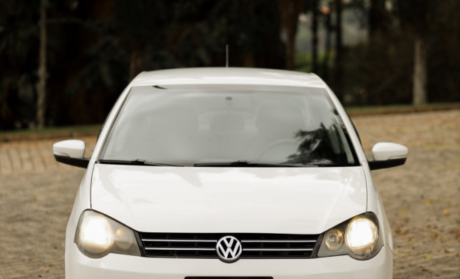 VW - VolksWagen Polo 1.6 Mi/S.Ouro 1.6 Mi Tot.Flex 8V 5p 2013 Gasolina-0