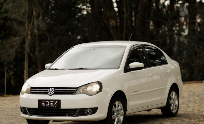 VW - VolksWagen Polo 1.6 Mi/S.Ouro 1.6 Mi Tot.Flex 8V 5p 2013 Gasolina-1