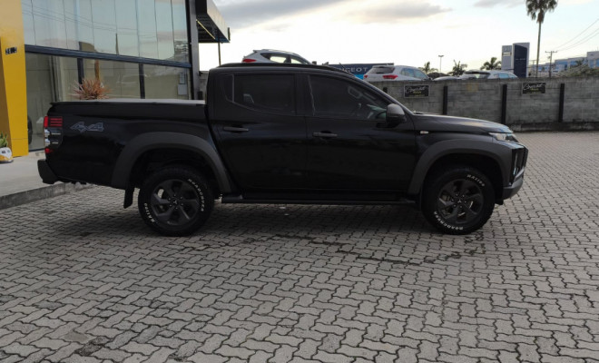 Mitsubishi L200 Tri. Outdo. GLS 2.4 CD 4x4 Die. Aut 2025 Diesel-2