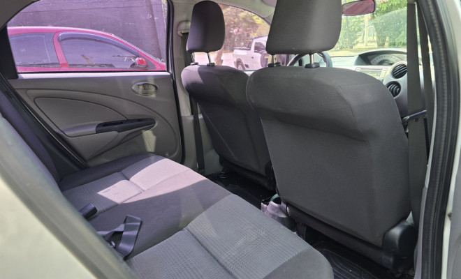 Toyota ETIOS XS Sedan1.5 Flex 16V 4p Mec. 2013 Flex-6
