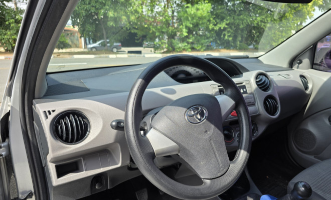 Toyota ETIOS XS Sedan1.5 Flex 16V 4p Mec. 2013 Flex-8