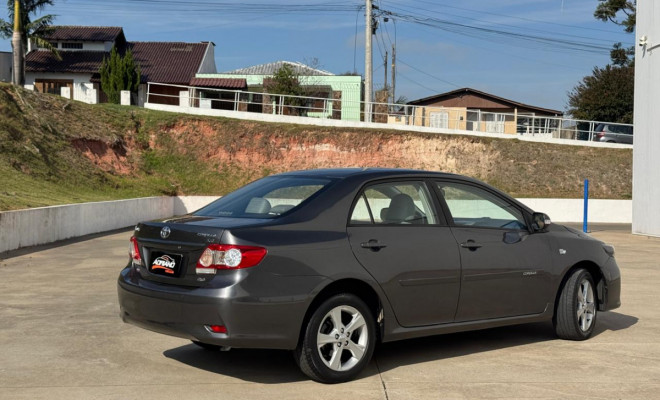 Toyota Corolla XEi 2.0 Aut. 2014 — O Sedã Mais Desejado do Brasil!-17