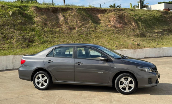 Toyota Corolla XEi 2.0 Aut. 2014 — O Sedã Mais Desejado do Brasil!-16