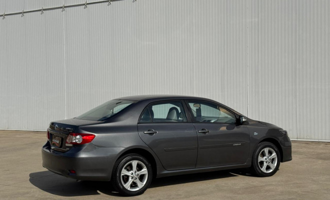 Toyota Corolla XEi 2.0 Aut. 2014 — O Sedã Mais Desejado do Brasil!-2