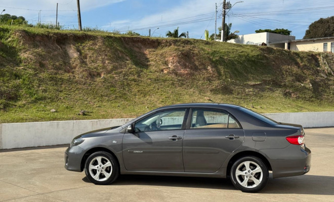 Toyota Corolla XEi 2.0 Aut. 2014 — O Sedã Mais Desejado do Brasil!-13