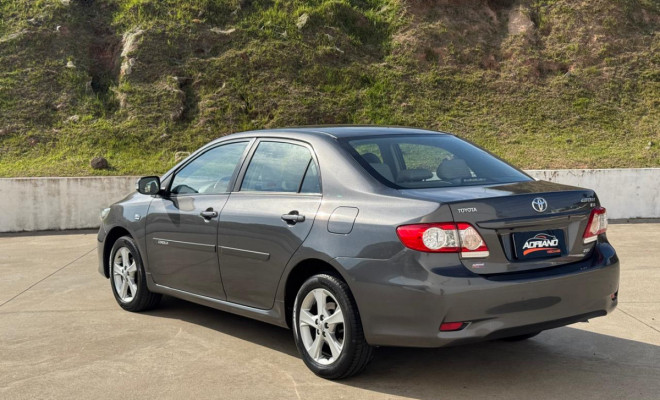 Toyota Corolla XEi 2.0 Aut. 2014 — O Sedã Mais Desejado do Brasil!-14