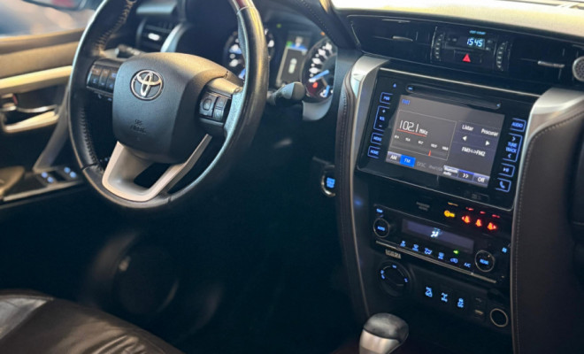 Toyota Hilux CD SRX 4x4 2.8 TDI 16V Diesel Aut. 2017 Diesel-14