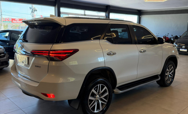 Toyota Hilux CD SRX 4x4 2.8 TDI 16V Diesel Aut. 2017 Diesel-4