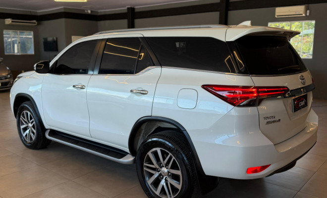 Toyota Hilux CD SRX 4x4 2.8 TDI 16V Diesel Aut. 2017 Diesel-3