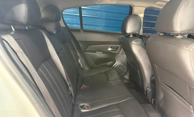 GM - Chevrolet CRUZE HB Sport LTZ 1.8 16V FlexP. 5p Aut 2013 Flex-6
