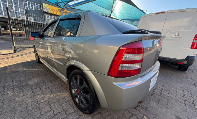 GM - Chevrolet Astra Sed. Advant. 2.0 8V MPFI FlexP. 4p 2011 Flex-10