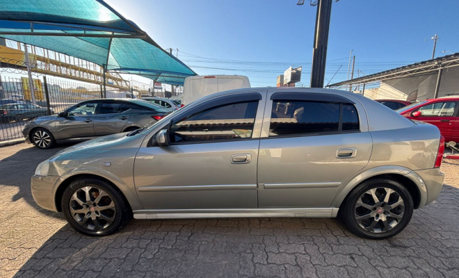 GM - Chevrolet Astra Sed. Advant. 2.0 8V MPFI FlexP. 4p 2011 Flex-8