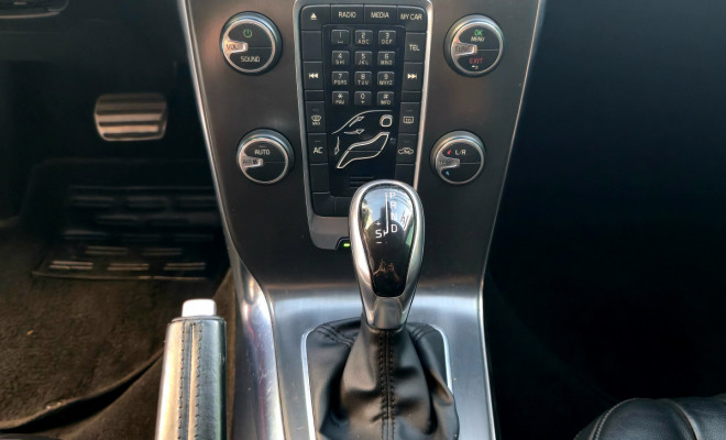 Volvo V40 T-4 2.0 Aut./Mec. 2014 Gasolina-10