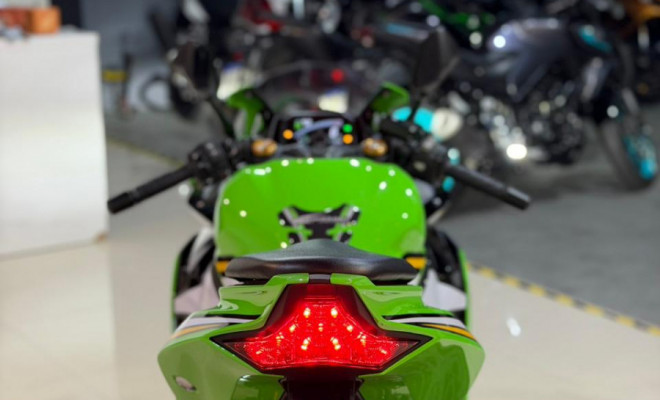 KAWASAKI NINJA ZX-4R 2025 Gasolina-5