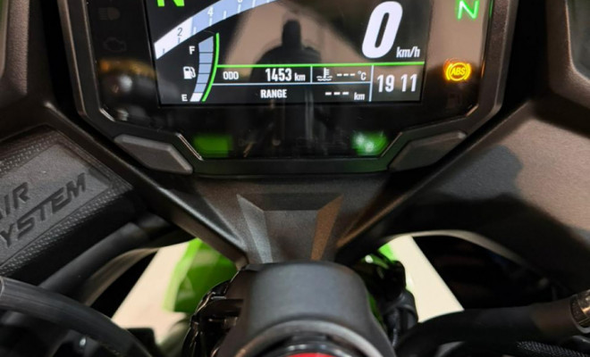 KAWASAKI NINJA ZX-4R 2025 Gasolina-10