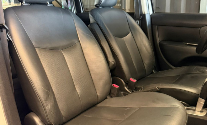 Nissan LIVINA SL 1.8 16V Flex Fuel Aut. 2013 Flex-12