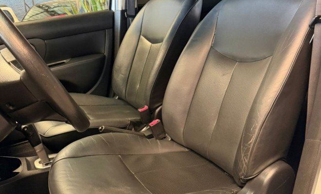 Nissan LIVINA SL 1.8 16V Flex Fuel Aut. 2013 Flex-10