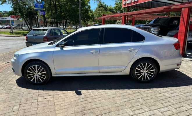 VW - VolksWagen JETTA Highline 2.0 TSI 16V 4p Tiptronic 2013 Gasolina-0