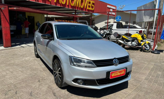 VW - VolksWagen JETTA Highline 2.0 TSI 16V 4p Tiptronic 2013 Gasolina-5