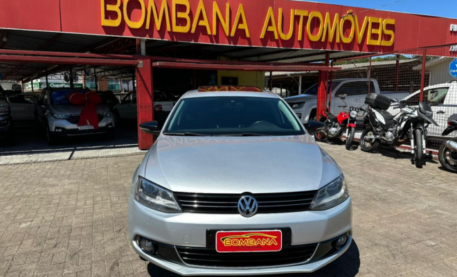 VW - VolksWagen JETTA Highline 2.0 TSI 16V 4p Tiptronic 2013 Gasolina-6